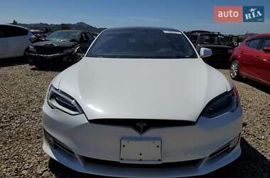 Лифтбек Tesla Model S 2020 в 