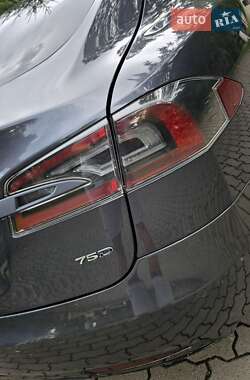 Лифтбек Tesla Model S 2017 в 