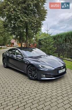 Лифтбек Tesla Model S 2017 в Сваляве