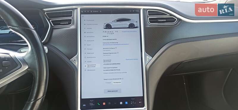 Лифтбек Tesla Model S 2016 в Киеве