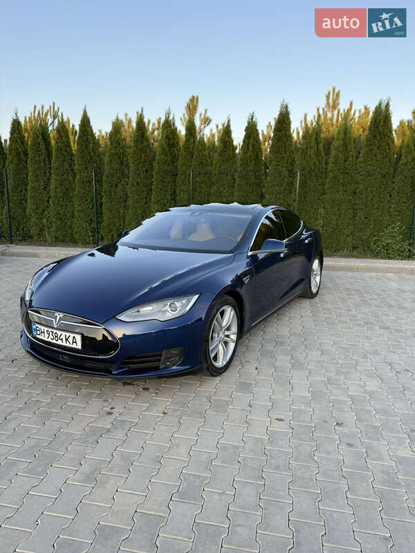 Ліфтбек Tesla Model S 2015 в 