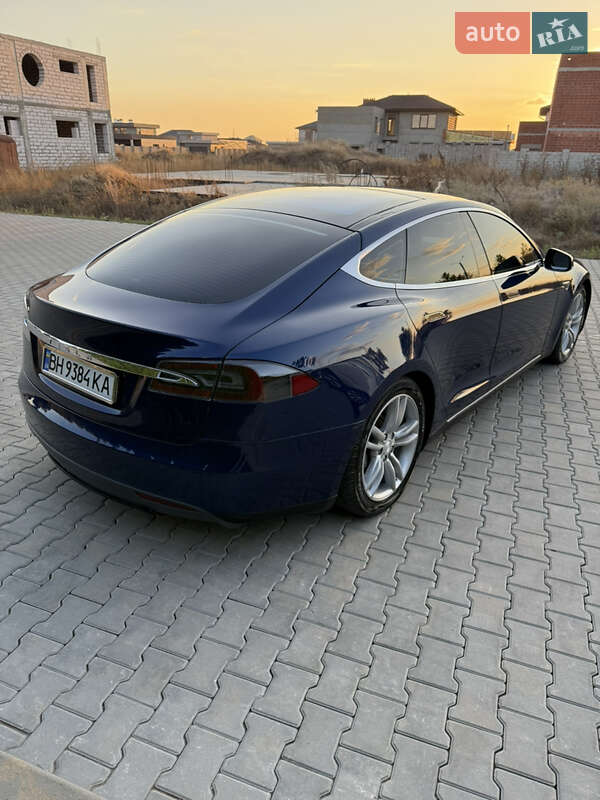 Ліфтбек Tesla Model S 2015 в Одесі
