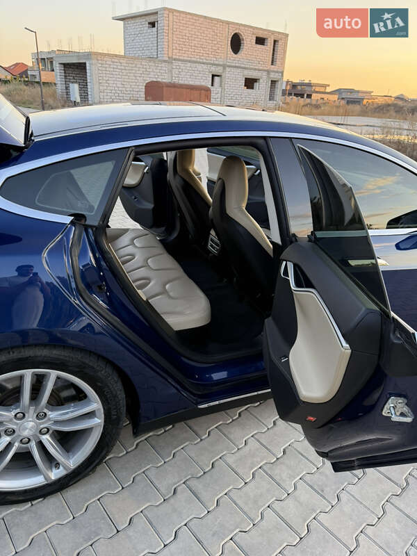 Ліфтбек Tesla Model S 2015 в Одесі