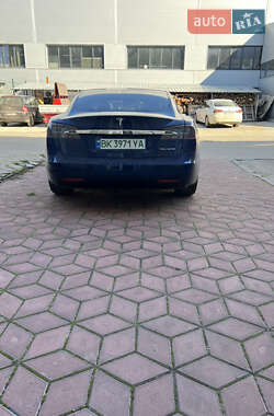 Лифтбек Tesla Model S 2020 в 