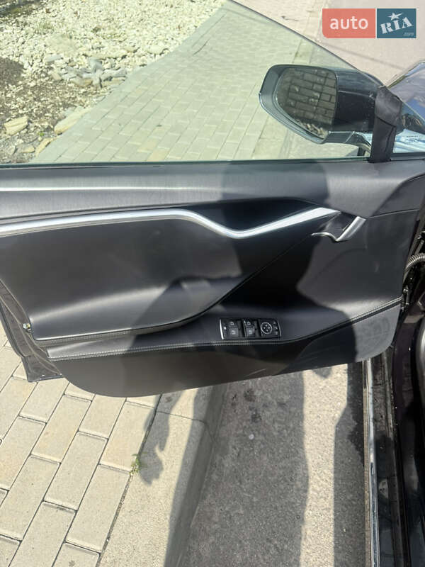 Ліфтбек Tesla Model S 2016 в Тернополі