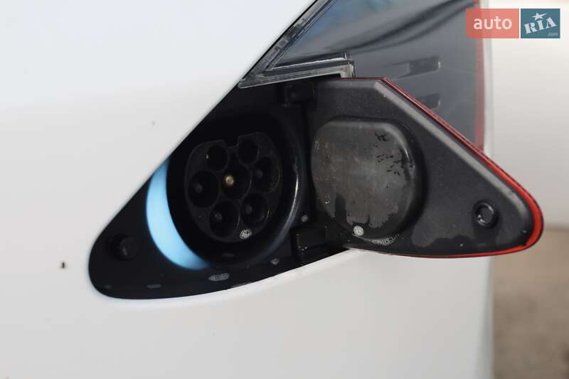 Лифтбек Tesla Model S 2019 в Киеве