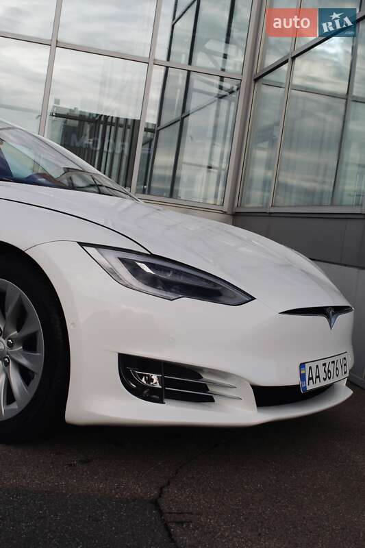 Лифтбек Tesla Model S 2019 в Киеве