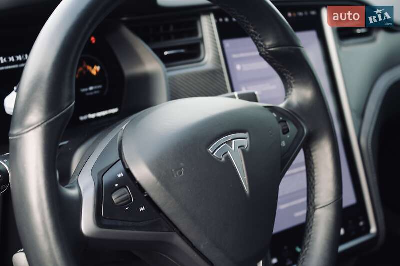 Лифтбек Tesla Model S 2019 в Киеве