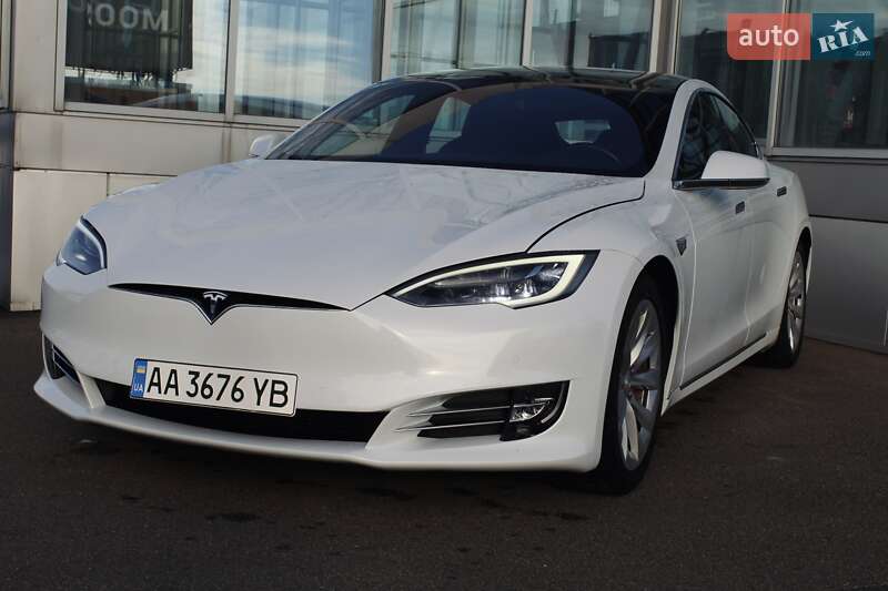 Лифтбек Tesla Model S 2019 в Киеве