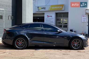 Ліфтбек Tesla Model S 2024 в 