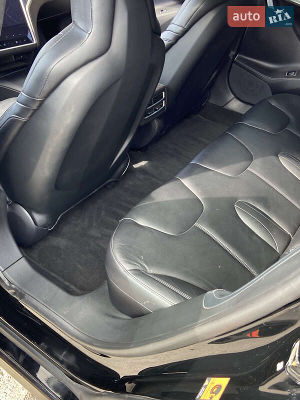 Ліфтбек Tesla Model S 2016 в Здолбуніві