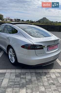 Лифтбек Tesla Model S 2014 в 