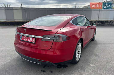Лифтбек Tesla Model S 2015 в 