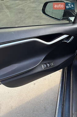 Ліфтбек Tesla Model S 2014 в 