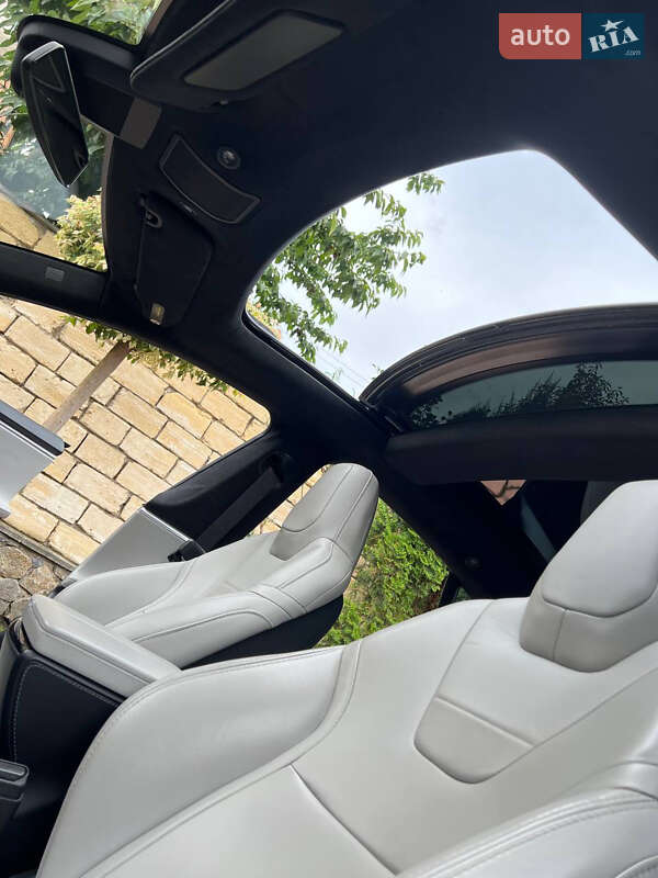 Лифтбек Tesla Model S 2016 в Хмельнике фото 9 Лифтбек Tesla Model S 2016 в Хмельнике