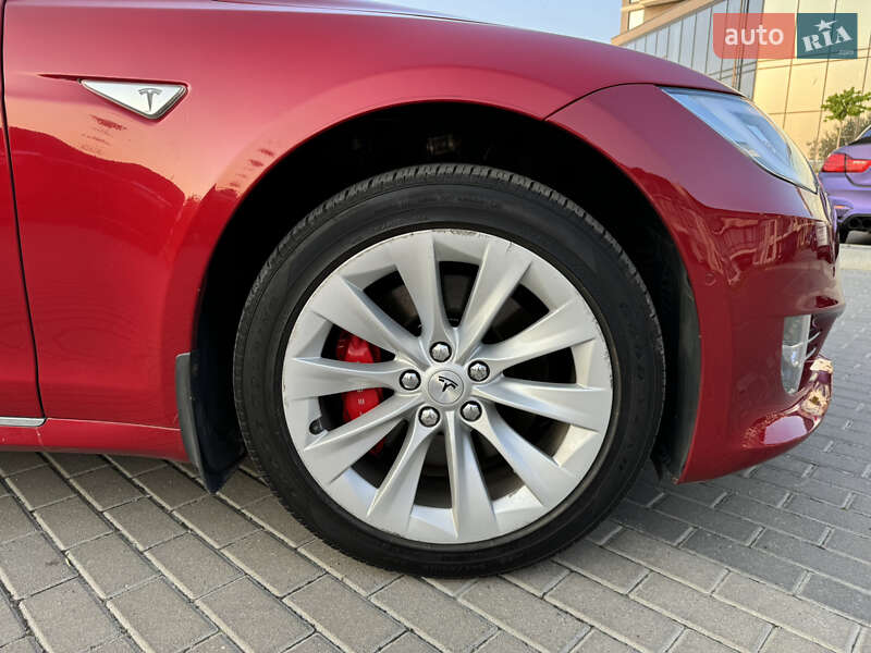 Лифтбек Tesla Model S 2016 в Ровно