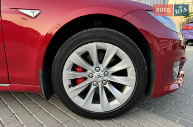 Лифтбек Tesla Model S 2016 в 