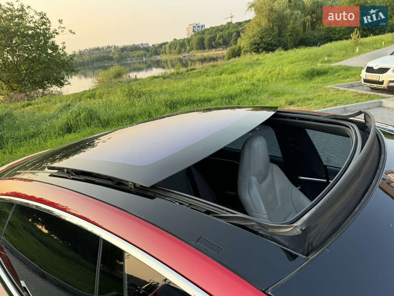 Лифтбек Tesla Model S 2016 в Ровно