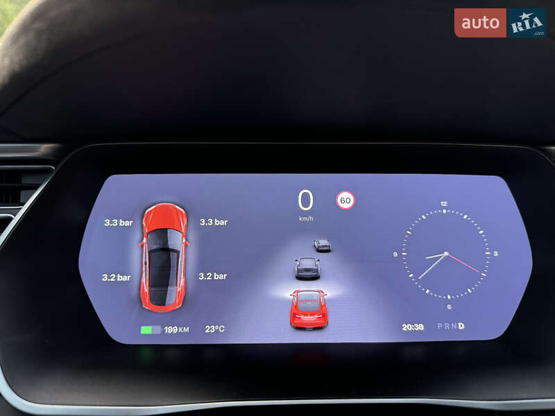 Лифтбек Tesla Model S 2016 в Ровно