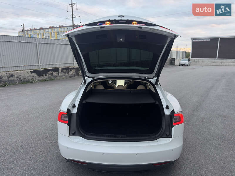 Лифтбек Tesla Model S 2014 в Виннице