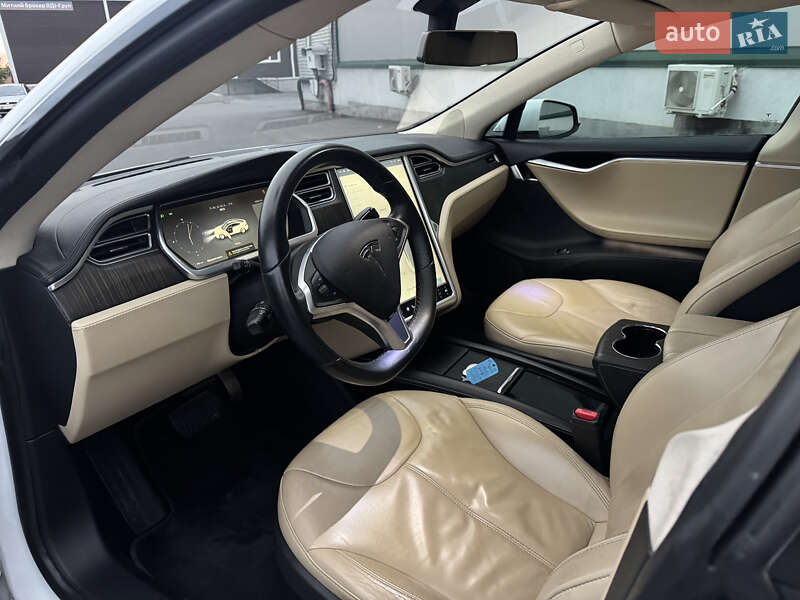 Лифтбек Tesla Model S 2014 в Виннице