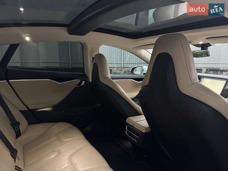 Лифтбек Tesla Model S 2014 в Виннице