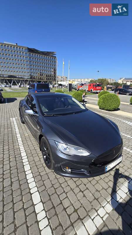 Ліфтбек Tesla Model S 2014 в 