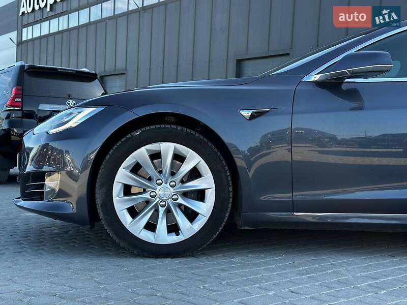 Ліфтбек Tesla Model S 2018 в Львові