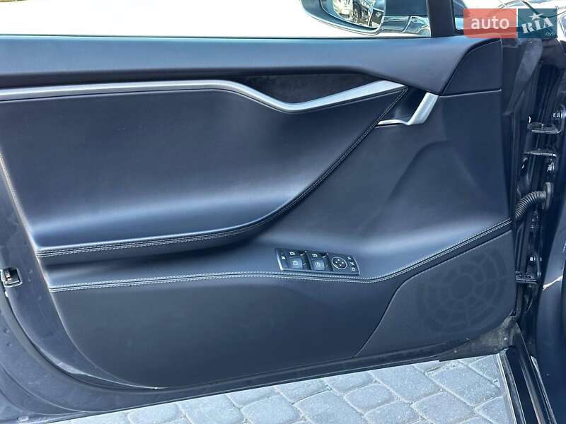 Ліфтбек Tesla Model S 2018 в Львові