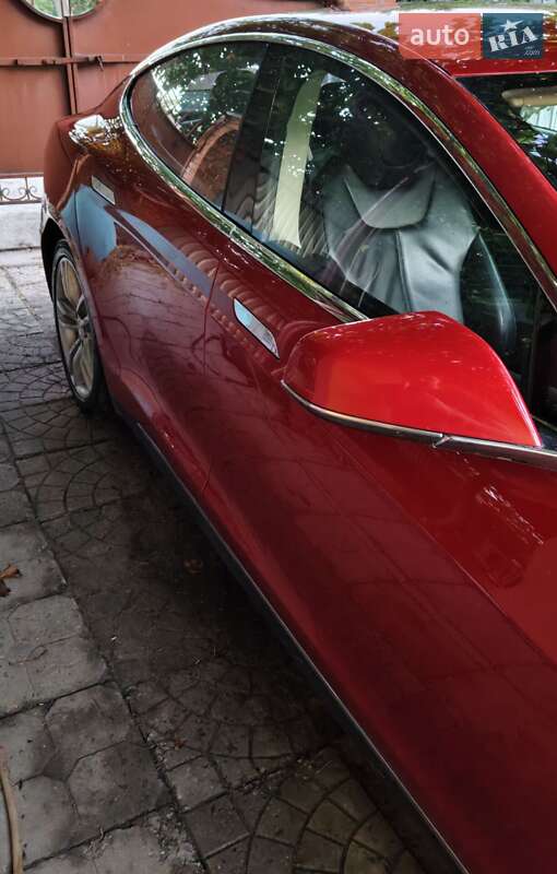 Ліфтбек Tesla Model S 2014 в Києві