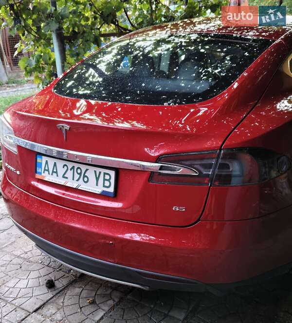 Ліфтбек Tesla Model S 2014 в Києві