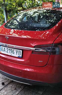 Лифтбек Tesla Model S 2014 в 