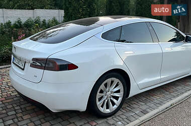 Лифтбек Tesla Model S 2016 в 