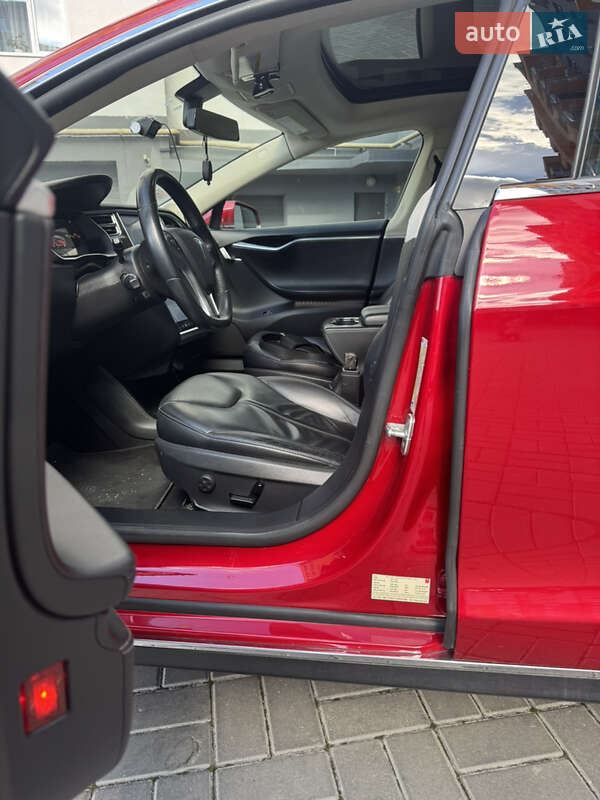 Ліфтбек Tesla Model S 2014 в Черкасах