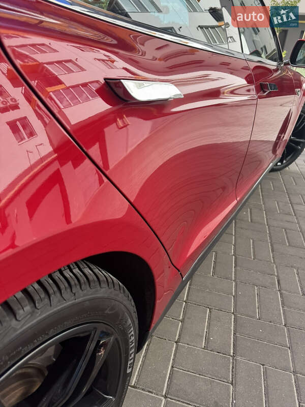 Ліфтбек Tesla Model S 2014 в Черкасах