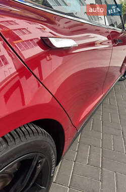 Лифтбек Tesla Model S 2014 в 