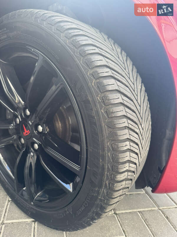 Ліфтбек Tesla Model S 2014 в Черкасах