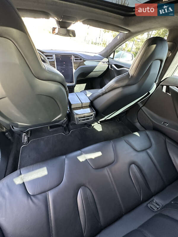 Ліфтбек Tesla Model S 2016 в Володимирі