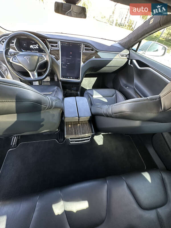 Ліфтбек Tesla Model S 2016 в Володимирі