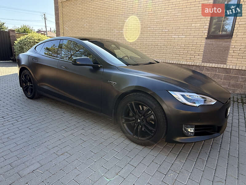 Лифтбек Tesla Model S 2015 в Днепре