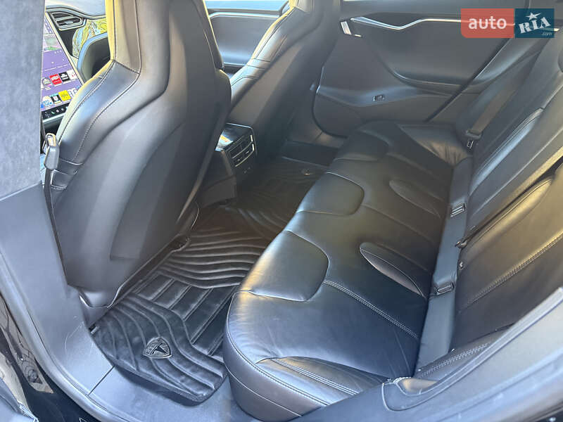 Лифтбек Tesla Model S 2015 в Днепре