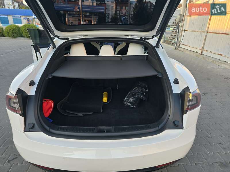 Ліфтбек Tesla Model S 2019 в Києві