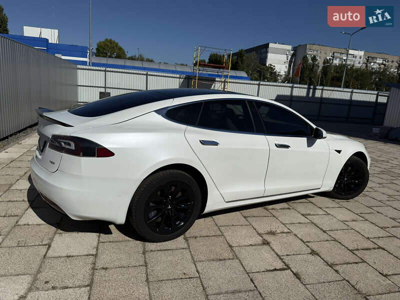 Ліфтбек Tesla Model S 2017 в Черкасах