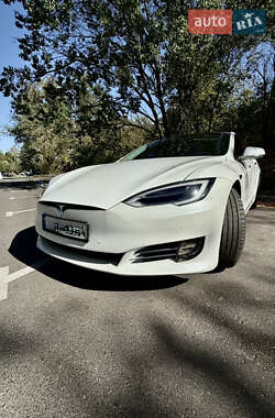 Лифтбек Tesla Model S 2017 в Черкассах