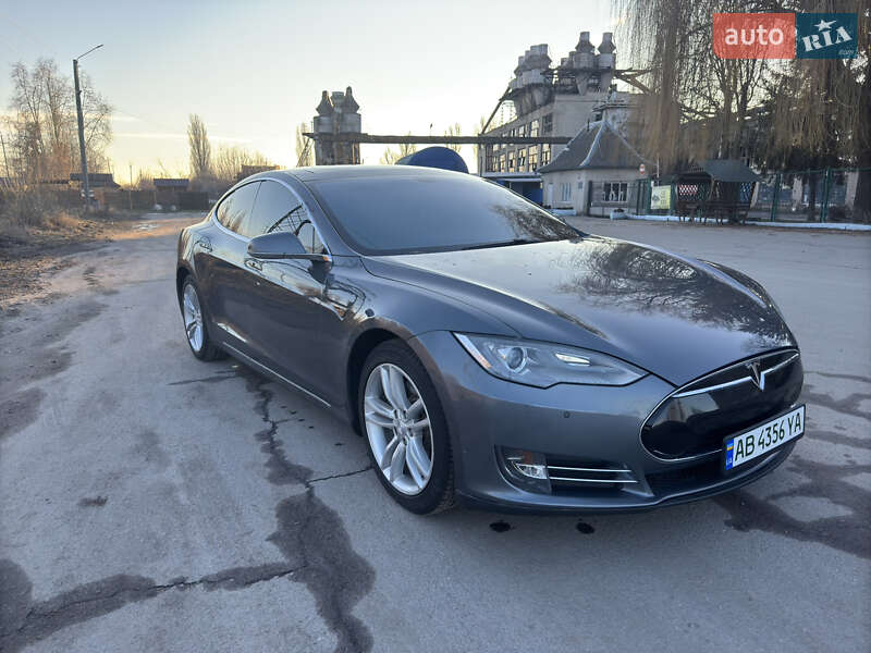 Лифтбек Tesla Model S 2014 в Львове