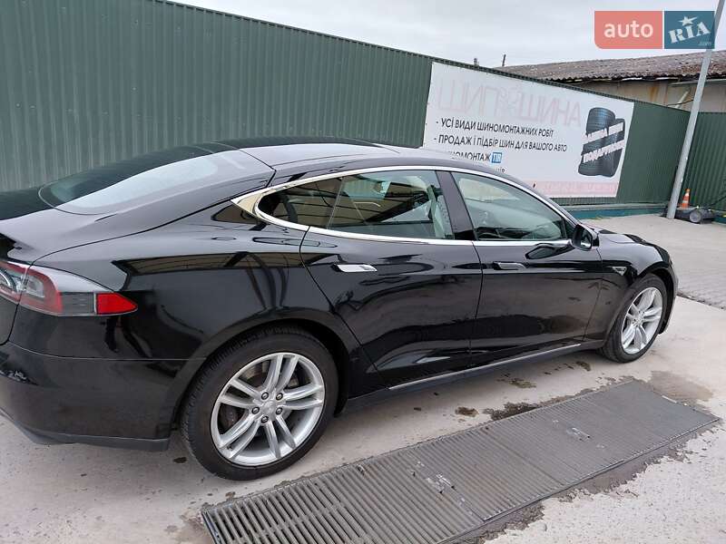 Лифтбек Tesla Model S 2014 в Золочеве