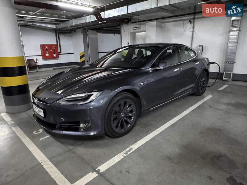 Ліфтбек Tesla Model S 2018 в 