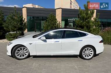 Лифтбек Tesla Model S 2016 в 