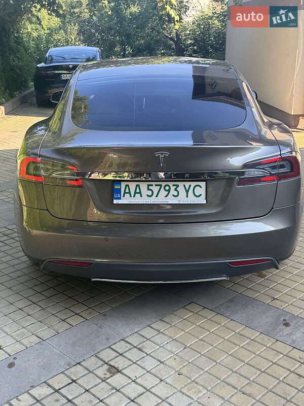 Ліфтбек Tesla Model S 2015 в Києві