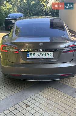 Лифтбек Tesla Model S 2015 в 